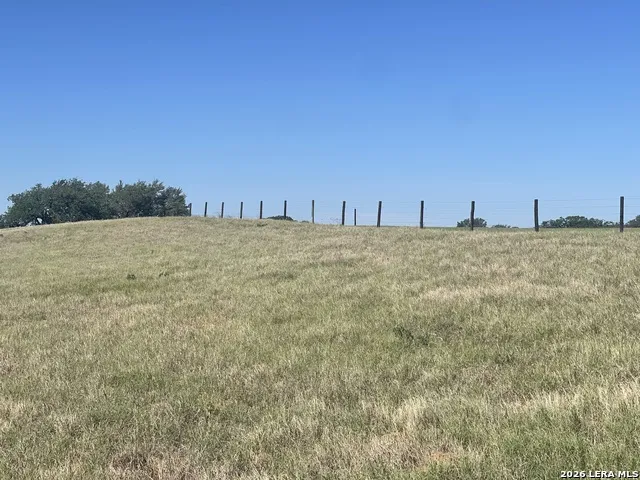 2141 County Road 132 Floresville, TX 78114