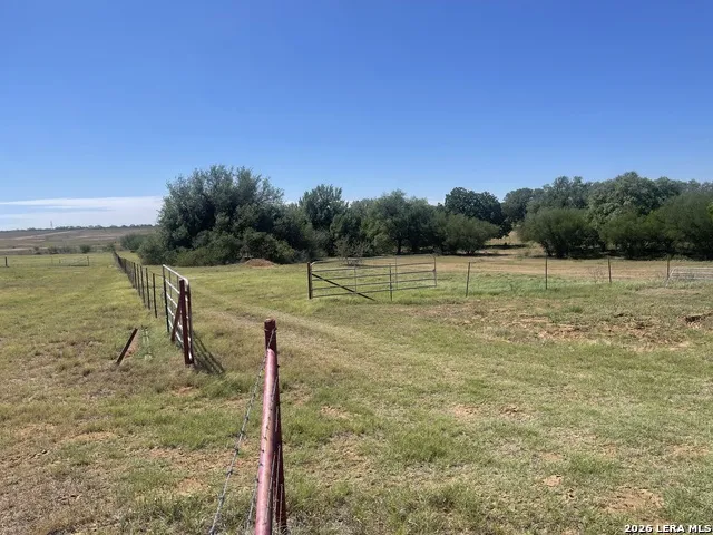 2141 County Road 132 Floresville, TX 78114