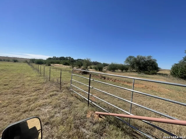 2141 County Road 132 Floresville, TX 78114
