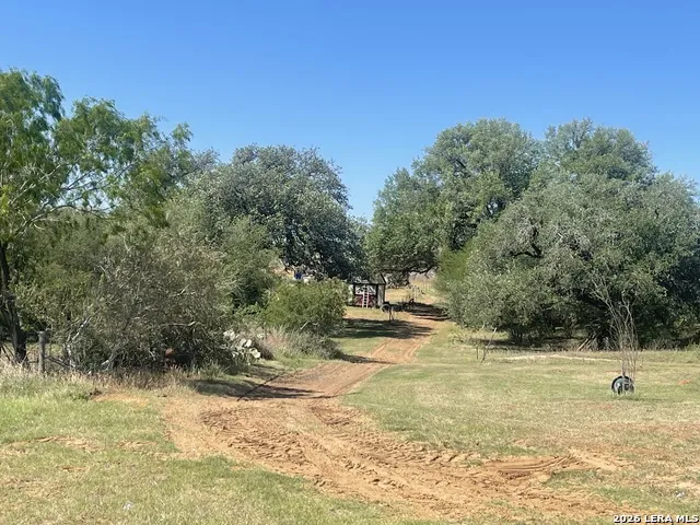 2141 County Road 132 Floresville, TX 78114