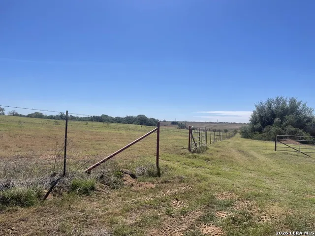 2141 County Road 132 Floresville, TX 78114