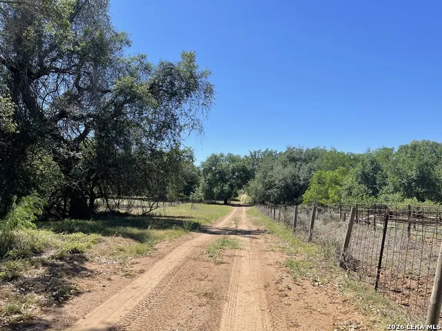 2141 County Road 132 Floresville, TX 78114