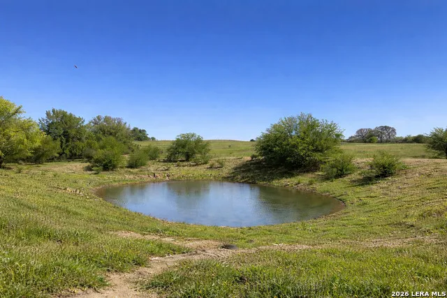 2141 County Road 132 Floresville, TX 78114