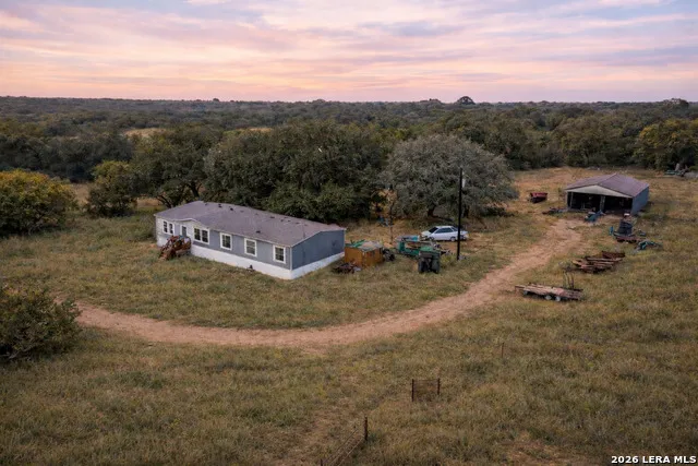 2141 County Road 132 Floresville, TX 78114