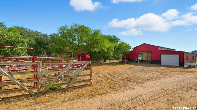 2141 County Road 132 Floresville, TX 78114