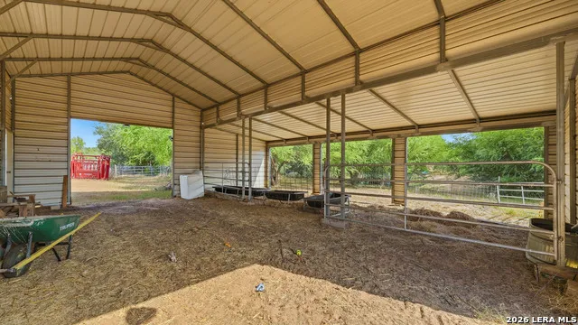 2141 County Road 132 Floresville, TX 78114