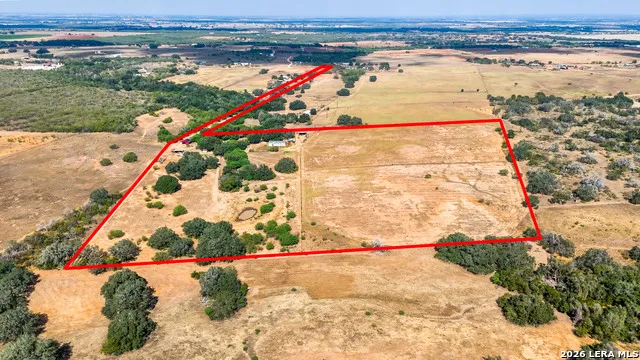 2141 County Road 132 Floresville, TX 78114