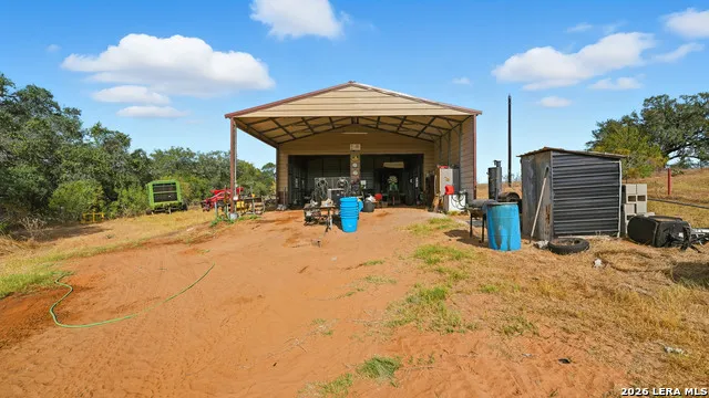 2141 County Road 132 Floresville, TX 78114