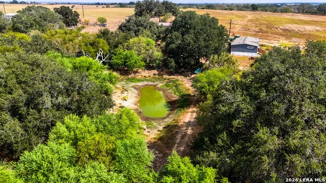 2141 County Road 132 Floresville, TX 78114