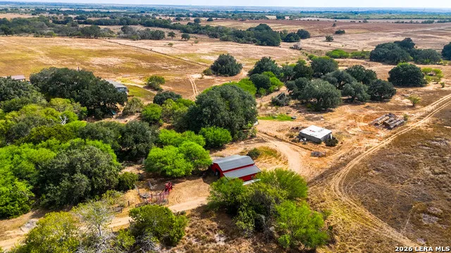 2141 County Road 132 Floresville, TX 78114