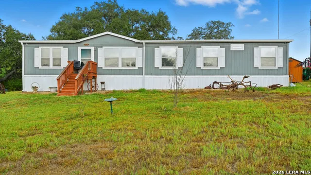 2141 County Road 132 Floresville, TX 78114