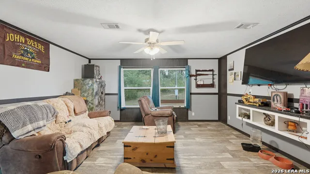 2141 County Road 132 Floresville, TX 78114
