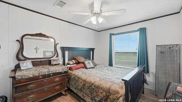 2141 County Road 132 Floresville, TX 78114