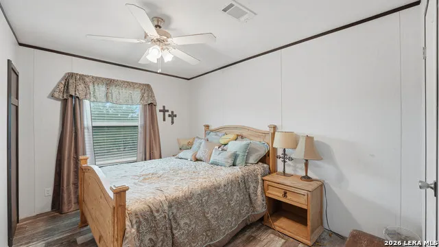 2141 County Road 132 Floresville, TX 78114
