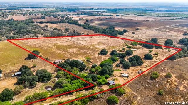 2141 County Road 132 Floresville, TX 78114
