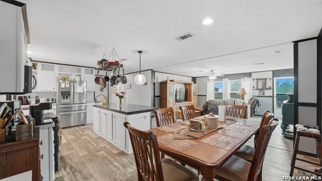 2141 County Road 132 Floresville, TX 78114