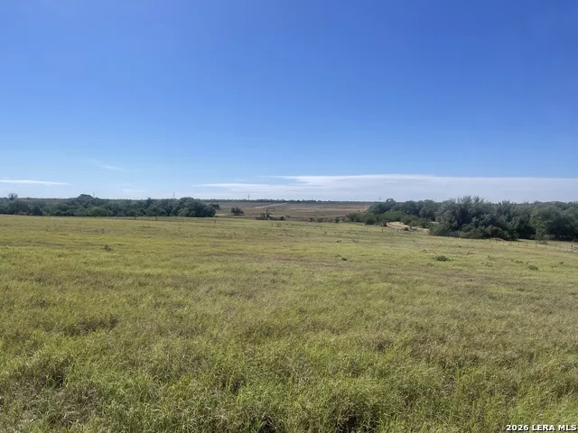 2141 County Road 132 Floresville, TX 78114