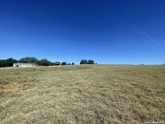 2141 County Road 132 Floresville, TX 78114