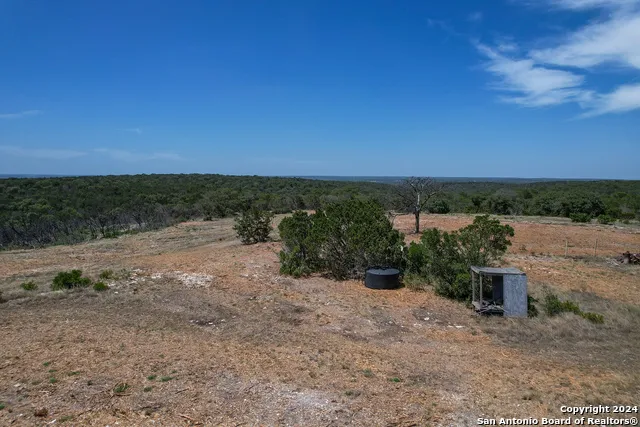 351 Ringtail Rd Leakey, TX 78873