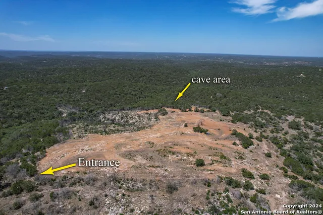 351 Ringtail Rd Leakey, TX 78873