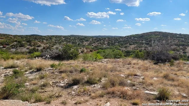 29 Oak Bend Rocksprings, TX 78880