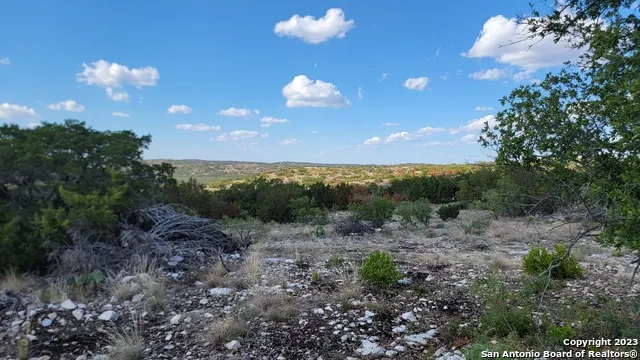 29 Oak Bend Rocksprings, TX 78880