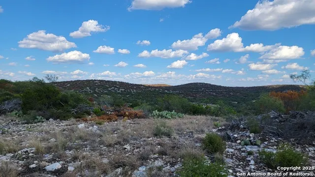 29 Oak Bend Rocksprings, TX 78880