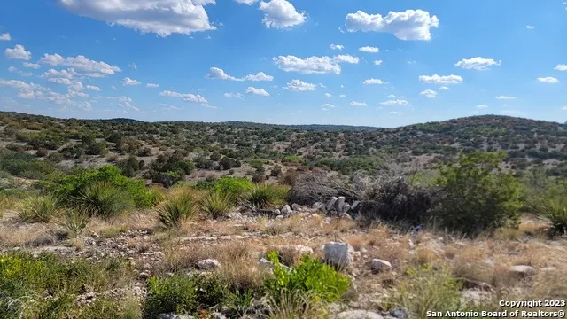 29 Oak Bend Rocksprings, TX 78880