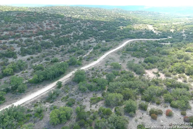 29 Oak Bend Rocksprings, TX 78880
