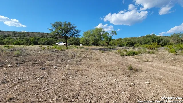29 Oak Bend Rocksprings, TX 78880