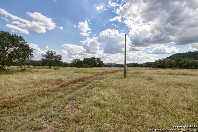 2554 CR 380 Barksdale, TX 78828