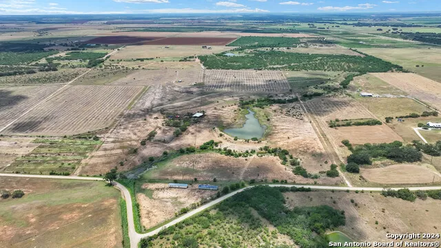 253 County Road 135 Floresville, TX 78114