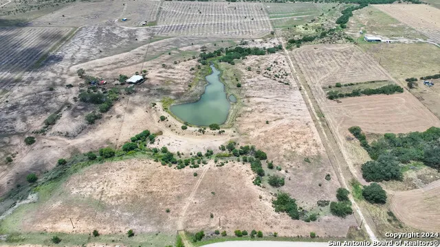 253 County Road 135 Floresville, TX 78114