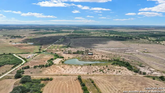 253 County Road 135 Floresville, TX 78114