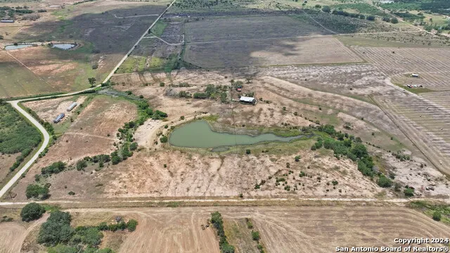 253 County Road 135 Floresville, TX 78114