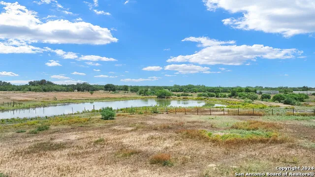 253 County Road 135 Floresville, TX 78114
