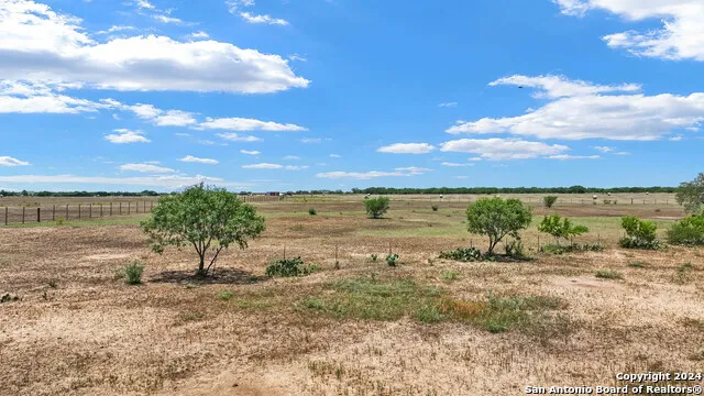 253 County Road 135 Floresville, TX 78114