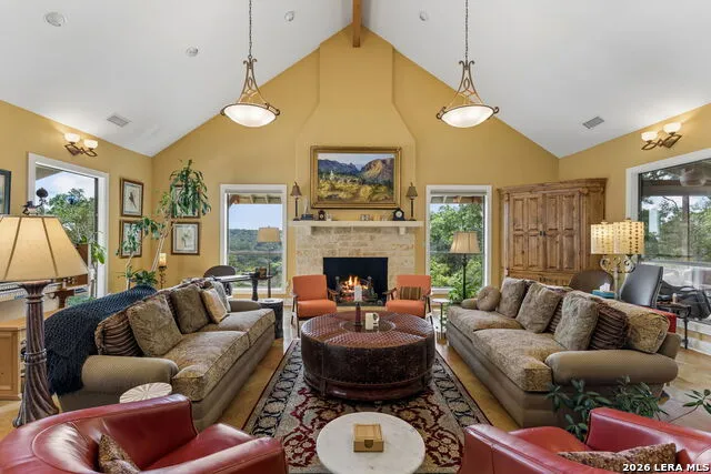 306 Charles Kerrville, TX 78028