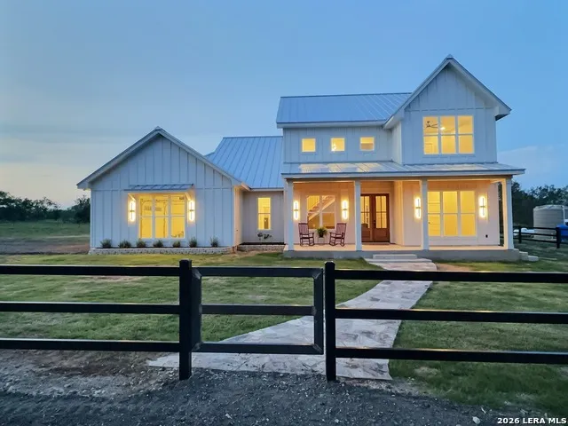 1230 Old Pearsall Rd Jourdanton, TX 78026