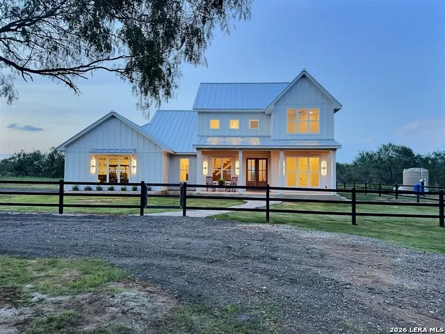 1230 Old Pearsall Rd Jourdanton, TX 78026