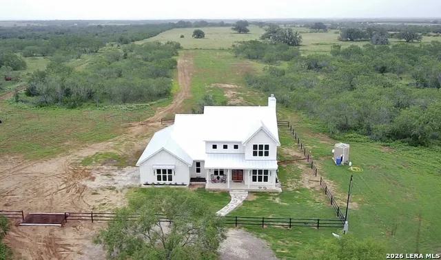 1230 Old Pearsall Rd Jourdanton, TX 78026