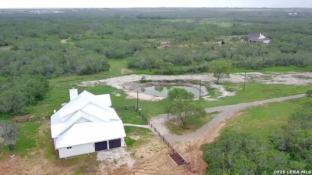 1230 Old Pearsall Rd Jourdanton, TX 78026