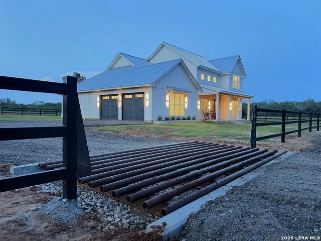 1230 Old Pearsall Rd Jourdanton, TX 78026