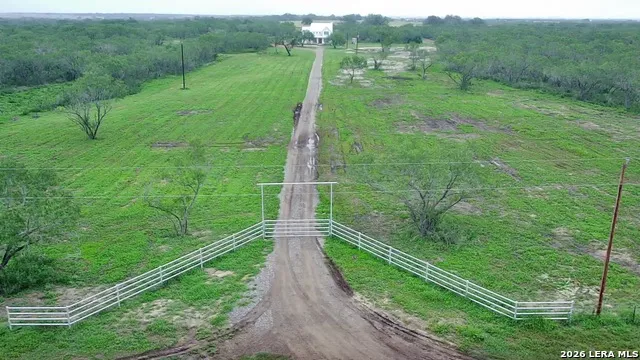 1230 Old Pearsall Rd Jourdanton, TX 78026