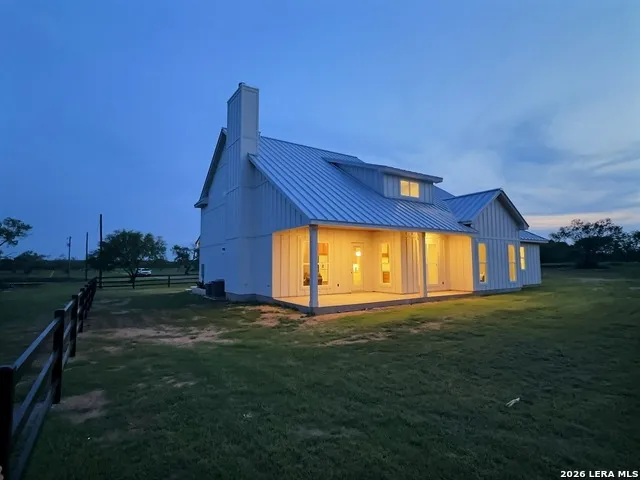 1230 Old Pearsall Rd Jourdanton, TX 78026