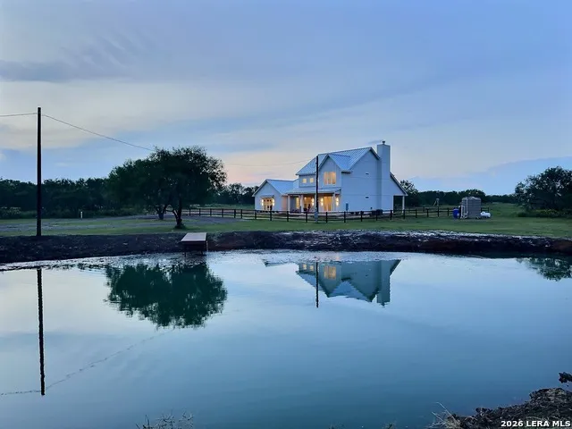 1230 Old Pearsall Rd Jourdanton, TX 78026