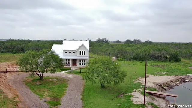 1230 Old Pearsall Rd Jourdanton, TX 78026