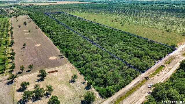 972 Silver Bridge Rd Quemado, TX 78877