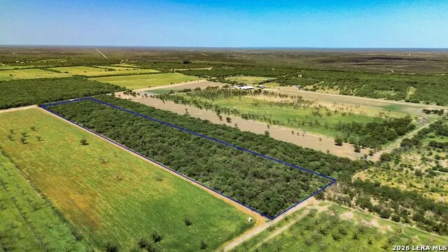 972 Silver Bridge Rd Quemado, TX 78877