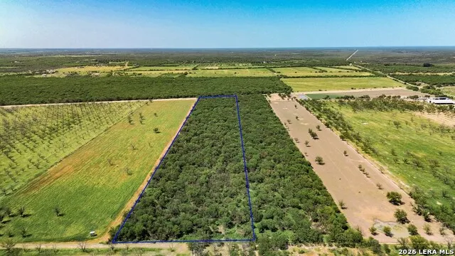 972 Silver Bridge Rd Quemado, TX 78877